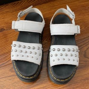 DR. MARTENS | VOSS LEATHER STUDDED SANDAL |PLATFORM